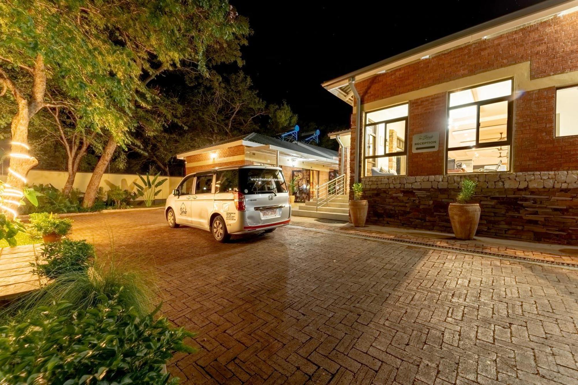 The Shrub Lodge Вікторія-Фоллс Екстер'єр фото